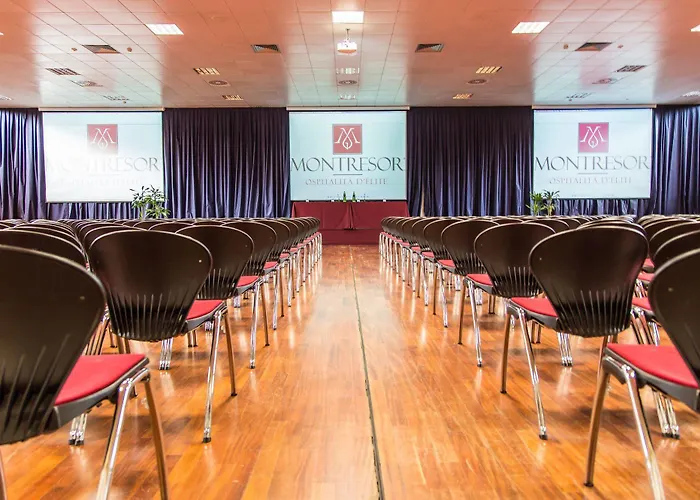 蒙特雷索大楼酒店 4* 布索伦戈