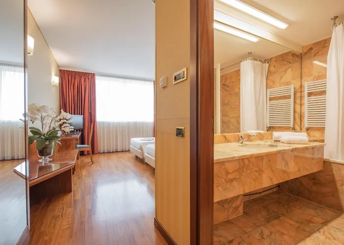 Отель Montresor Tower 4*