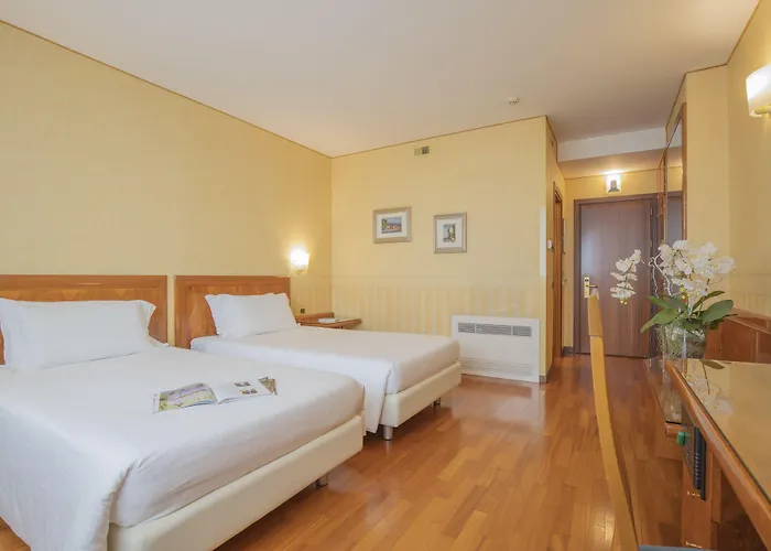 Отель Montresor Tower 4*