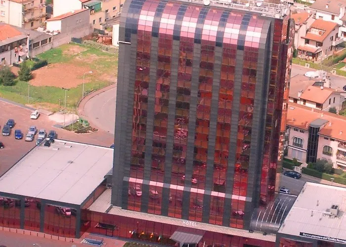 Montresor Tower Отель Буссоленго