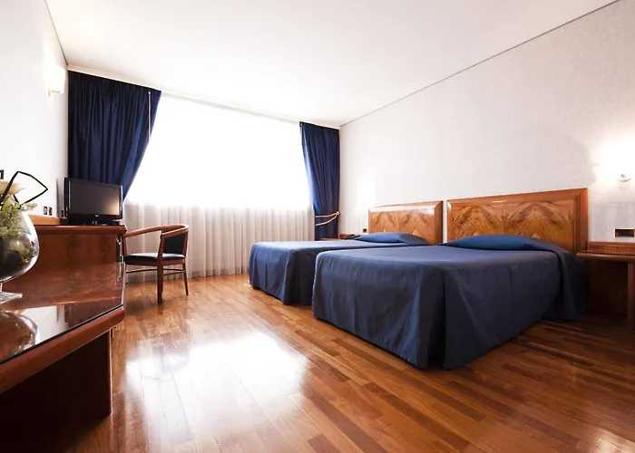 Отель Montresor Tower 4*