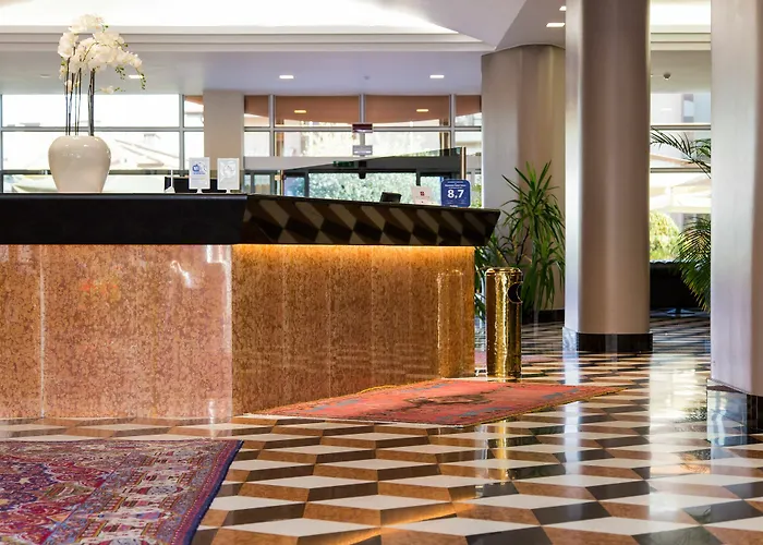 فندق Montresor Tower 4*